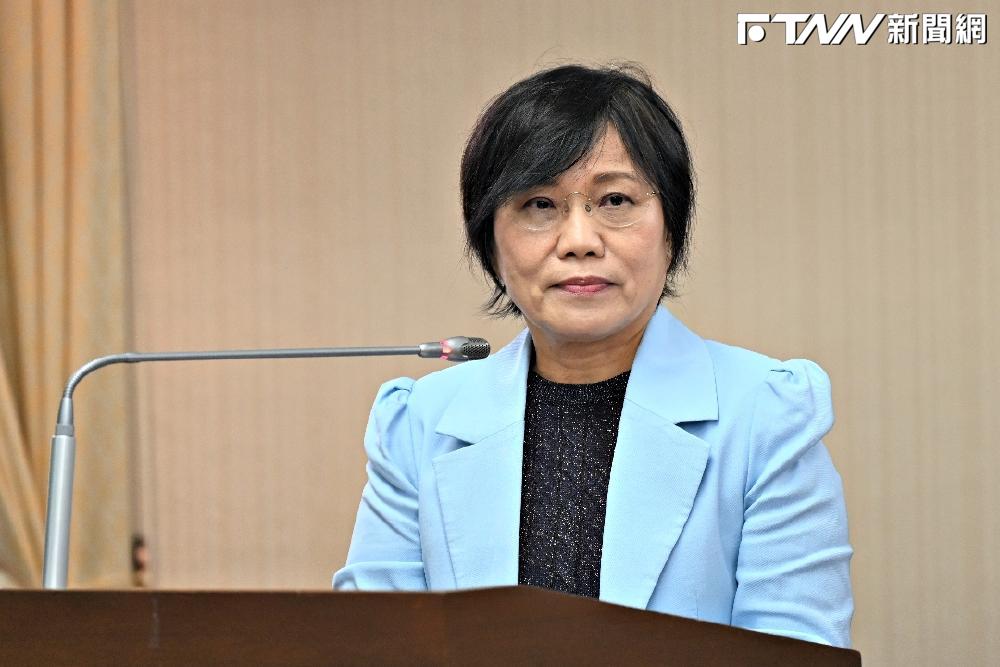 「你碰到我！」劉世芳不滿媒體推擠　怒瞪記者一眼：我覺得受到騷擾