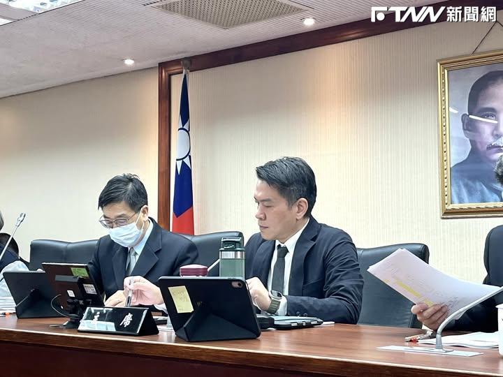 堅拒李貞秀質詢官員遭白營包圍　李柏毅：國家情資不給身分存疑者