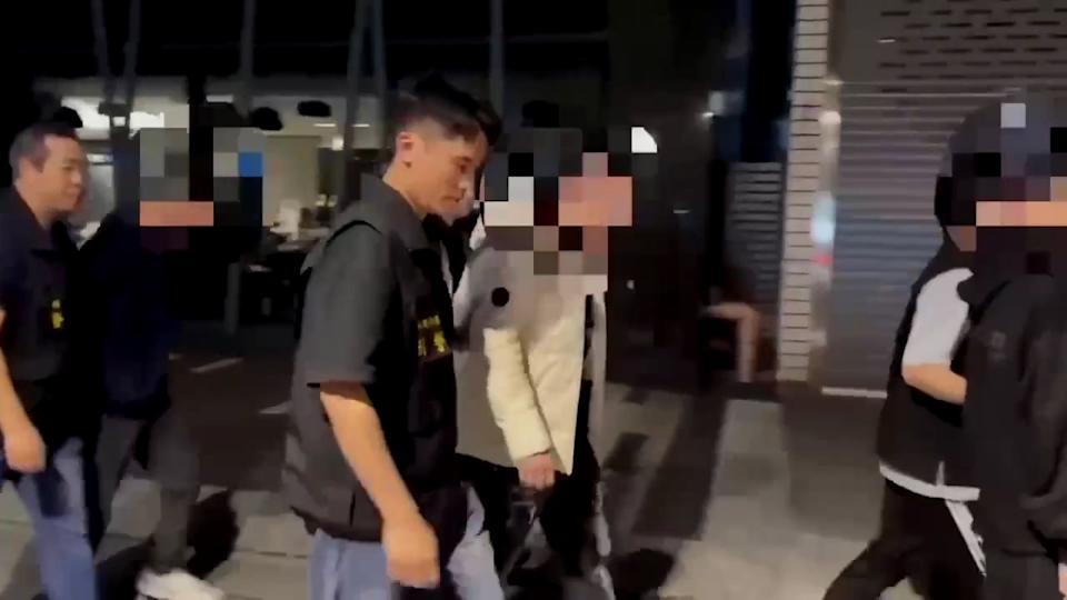 停車被趕面子掛不住？竹聯幫「和堂8煞」1分鐘快閃砸毀葬儀社　警：動機不單純
