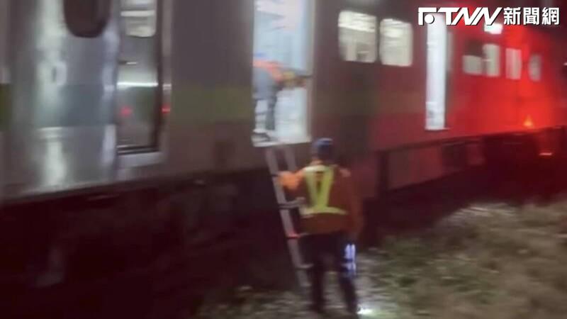 鐵路深夜驚魂！6旬男闖平交道遭撞無心跳　台鐵班次大亂9列車延誤