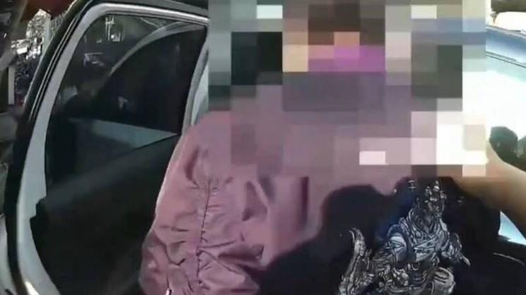 逢甲商圈驚傳亮刀追人！22歲男不滿服務態度　當街追店長遭壓制