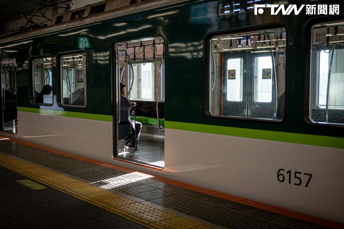 大阪白鷺站驚傳落軌！男子遭列車撞飛回月台　波及台灣女遊客