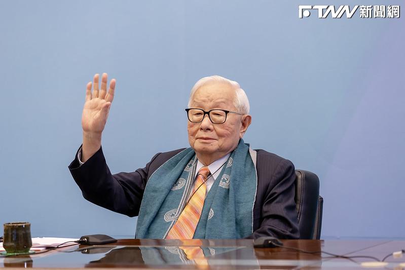 張忠謀腳傷好轉！張淑芬曝黃仁勳愛吃這道菜　祝福何麗梅開心退休　